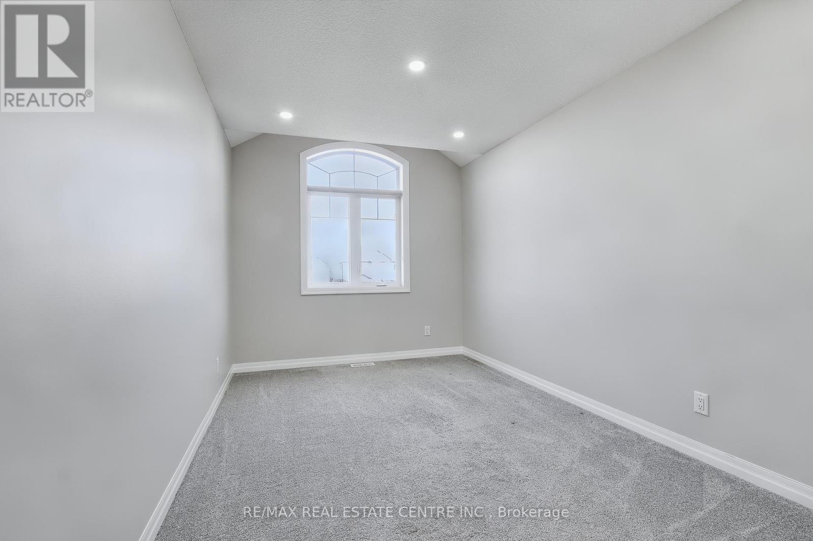 162 Mountain Holly Court, Waterloo, Ontario  N2V 0E1 - Photo 22 - X12434823