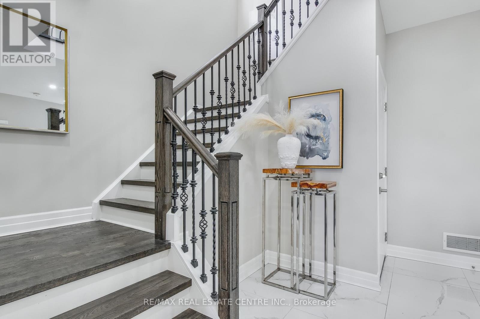 162 Mountain Holly Court, Waterloo, Ontario  N2V 0E1 - Photo 6 - X12434823