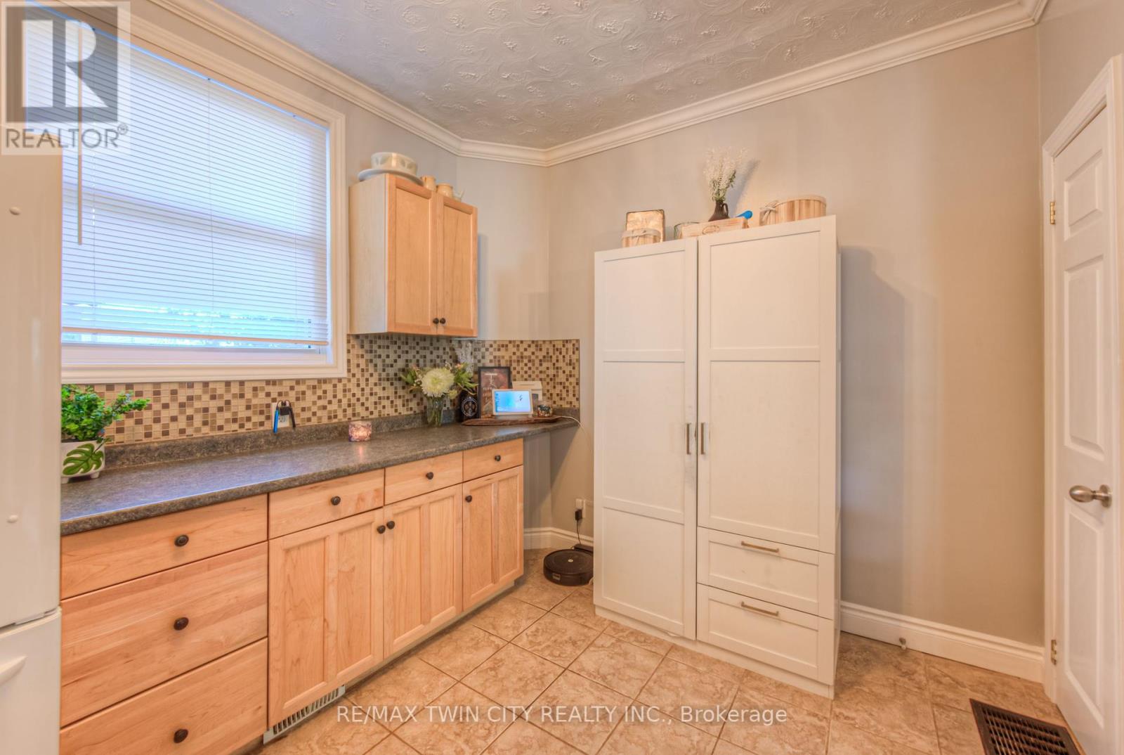 83 Bond Street, Cambridge, Ontario  N1R 4B7 - Photo 11 - X12434844