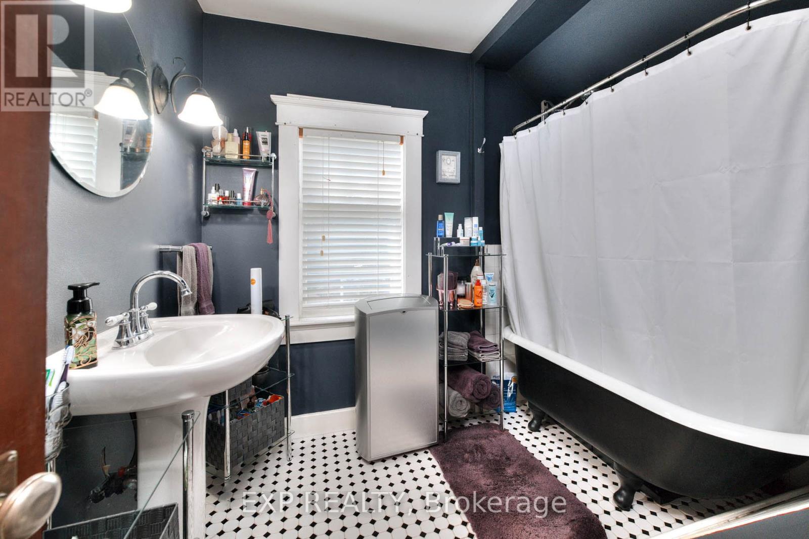 50 Walnut Street, Kitchener, Ontario  N2G 1P6 - Photo 21 - X12434888