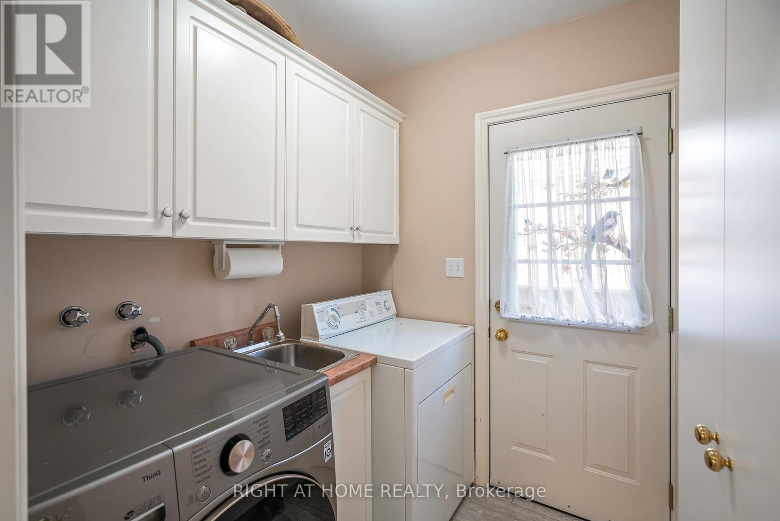 26 Park Court, Niagara-On-The-Lake, Ontario  L0S 1J0 - Photo 18 - X12434912