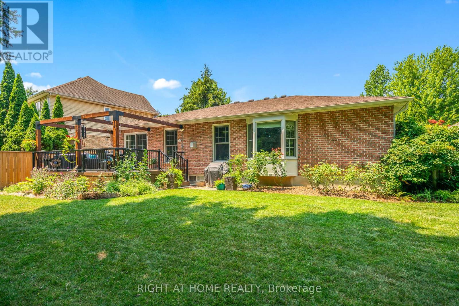 26 Park Court, Niagara-On-The-Lake, Ontario  L0S 1J0 - Photo 45 - X12434912
