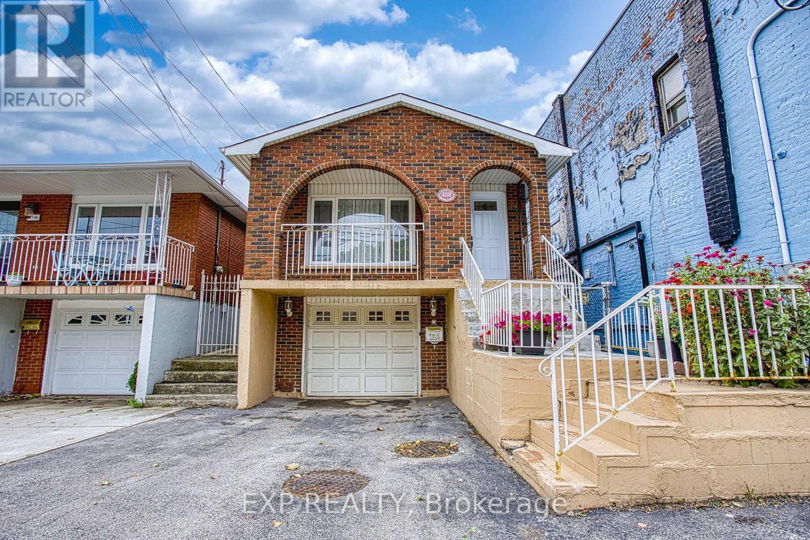488 BARTON STREET E, Hamilton, Ontario