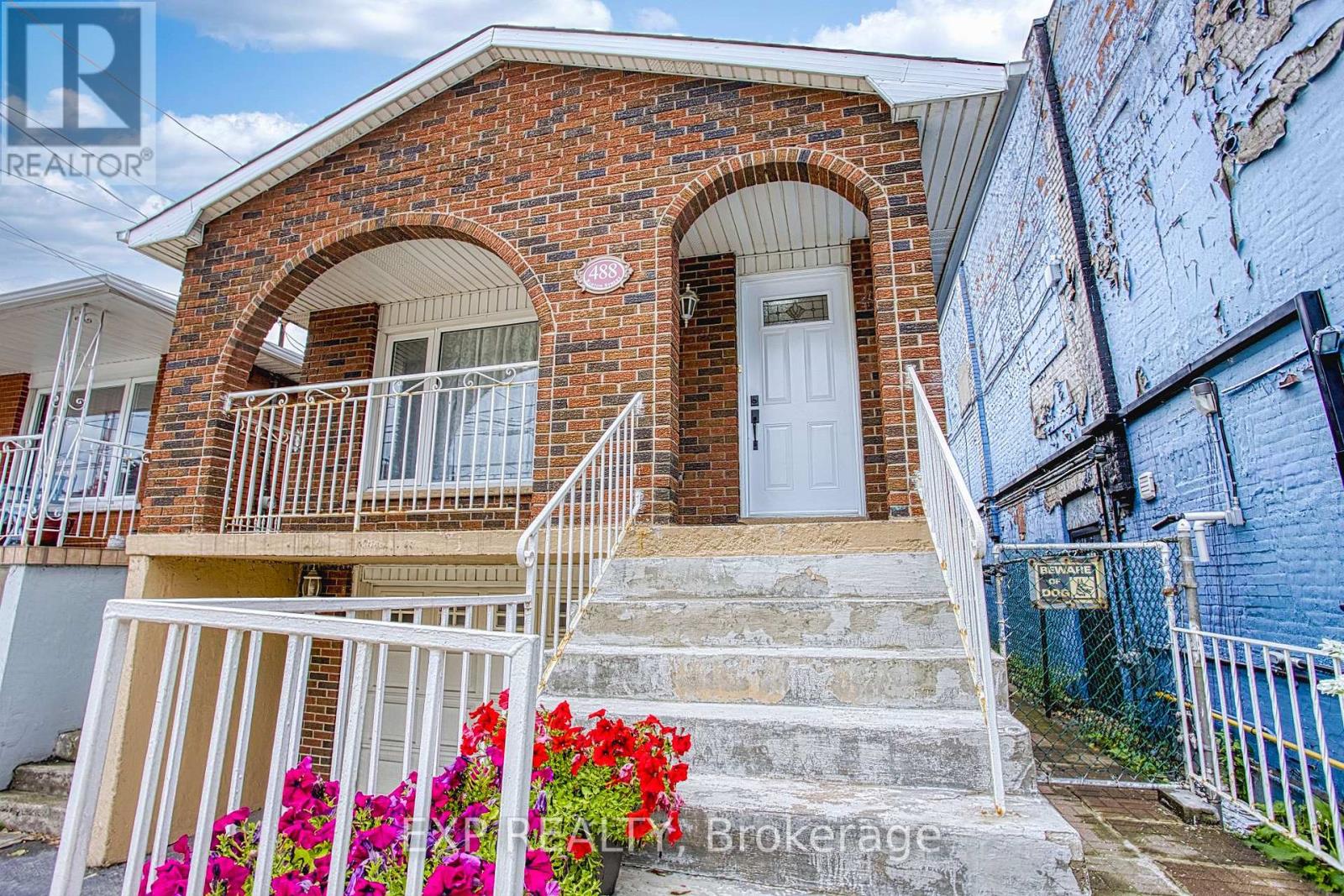 488 Barton Street E, Hamilton, Ontario  L8L 2Y8 - Photo 3 - X12434923