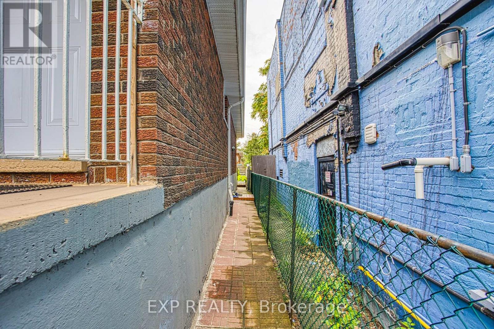 488 Barton Street E, Hamilton, Ontario  L8L 2Y8 - Photo 4 - X12434923