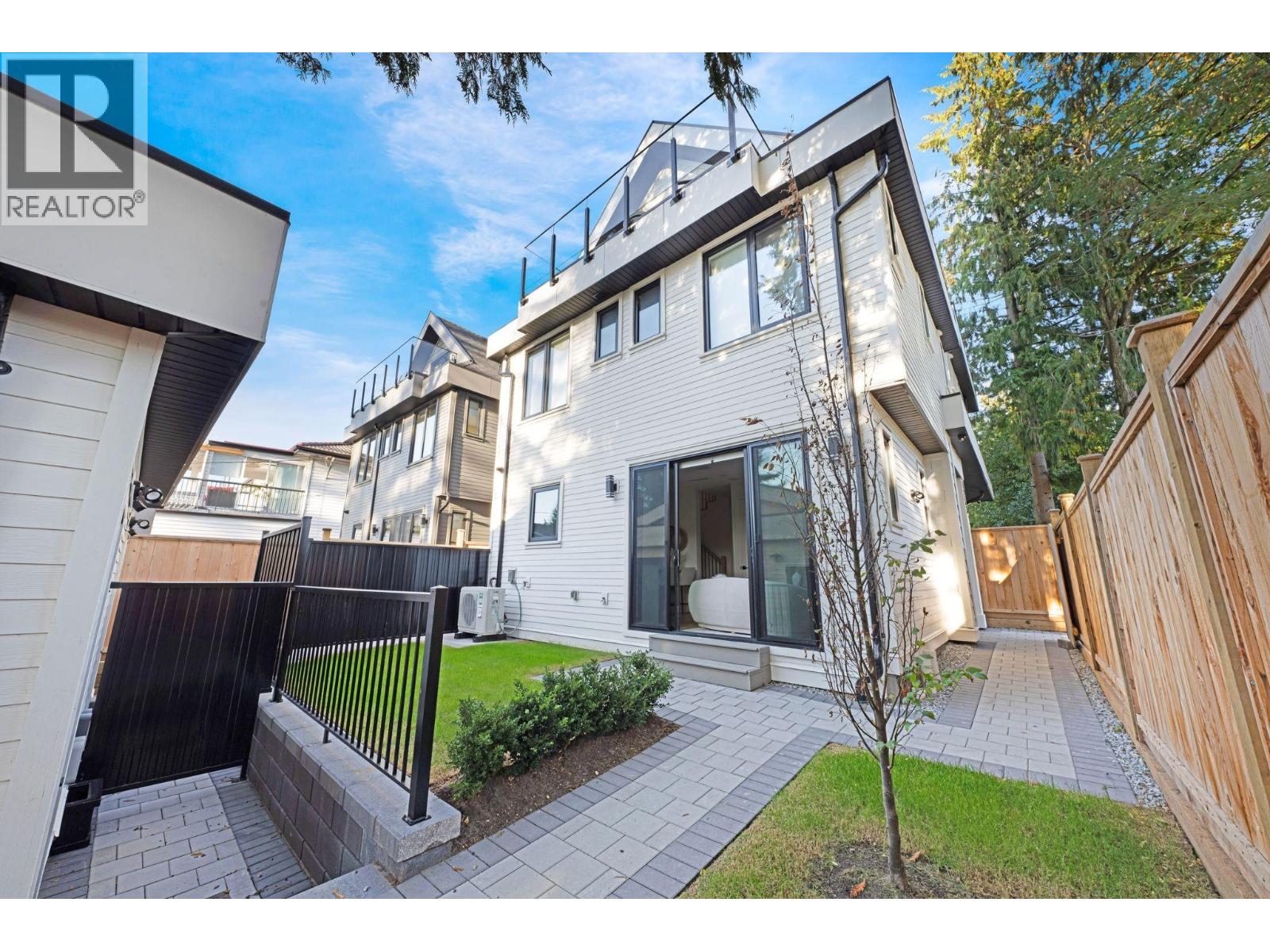 2 1233 E 37TH AVENUE, Vancouver, British Columbia