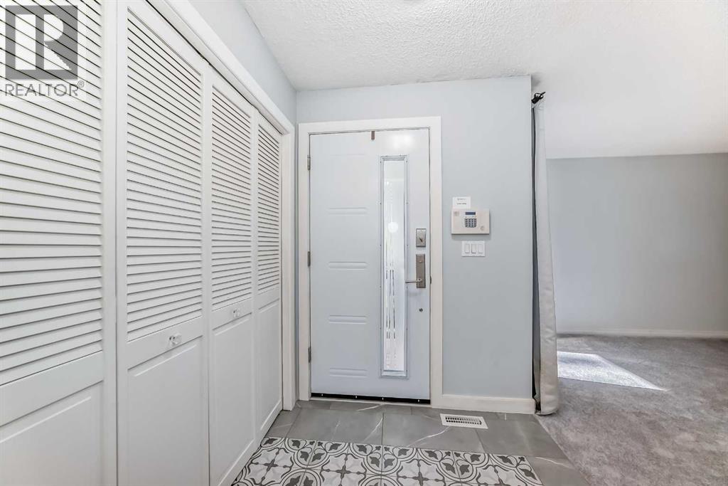 6628 Ranchview Drive Nw, Calgary, Alberta  T1Y 1T1 - Photo 3 - A2253235
