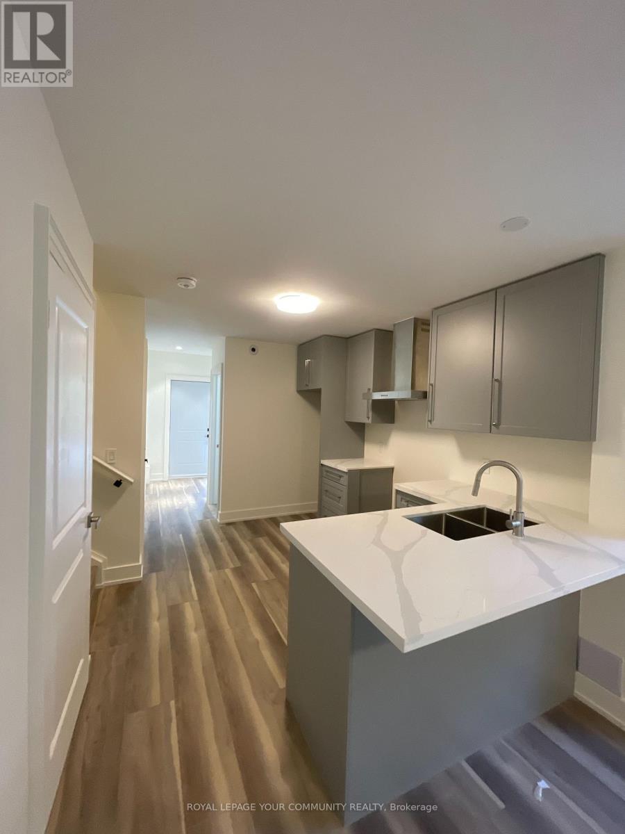 8 - 263 Barrie Street W, Bradford West Gwillimbury, Ontario  L3Z 1A2 - Photo 4 - N12428322