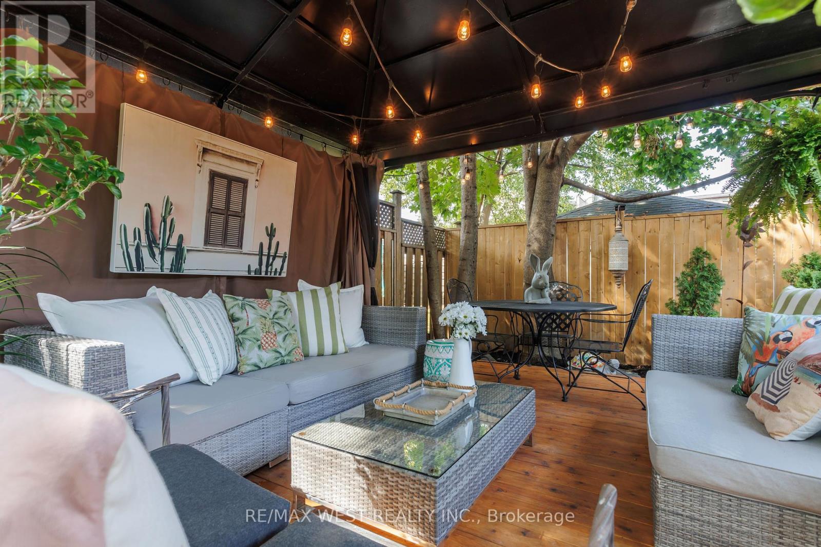 12 Brentwood Road S, Toronto, Ontario  M8Z 3N2 - Photo 2 - W12421362