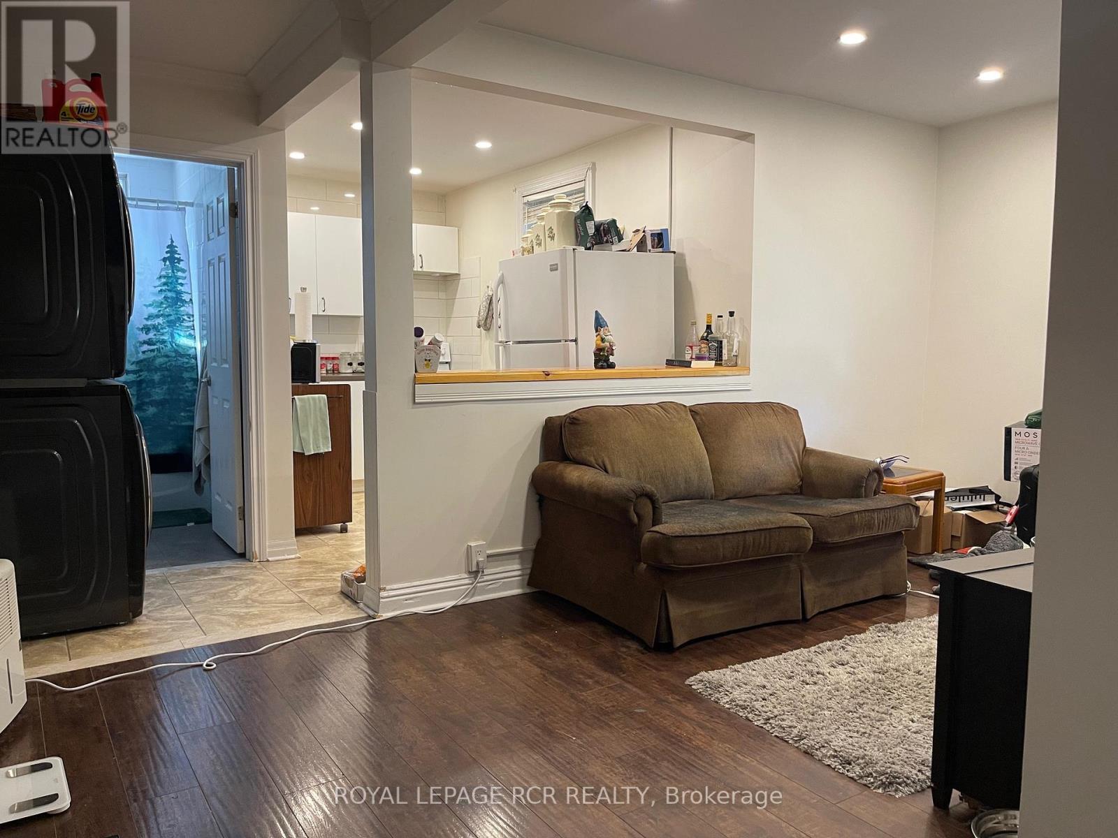 Upper - 124 Poplar Avenue, Halton Hills, Ontario  L7J 2E2 - Photo 11 - W12433722