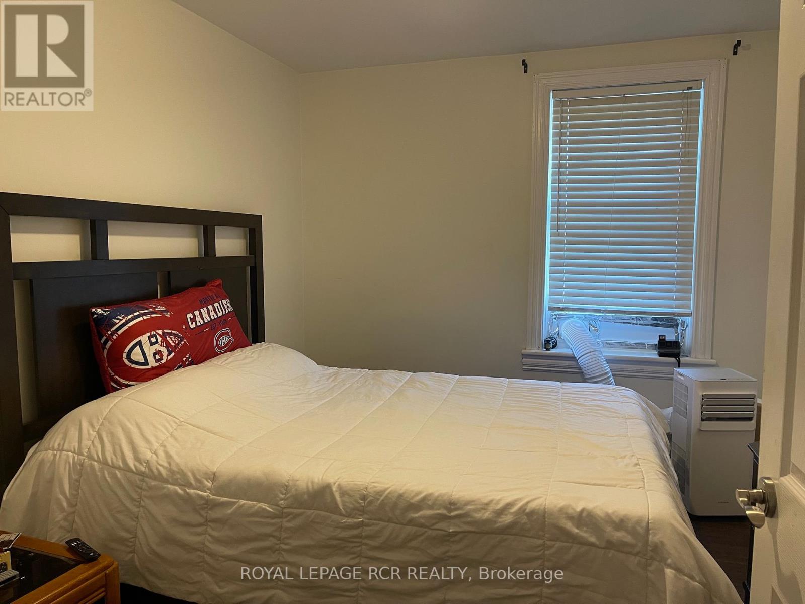 Upper - 124 Poplar Avenue, Halton Hills, Ontario  L7J 2E2 - Photo 14 - W12433722