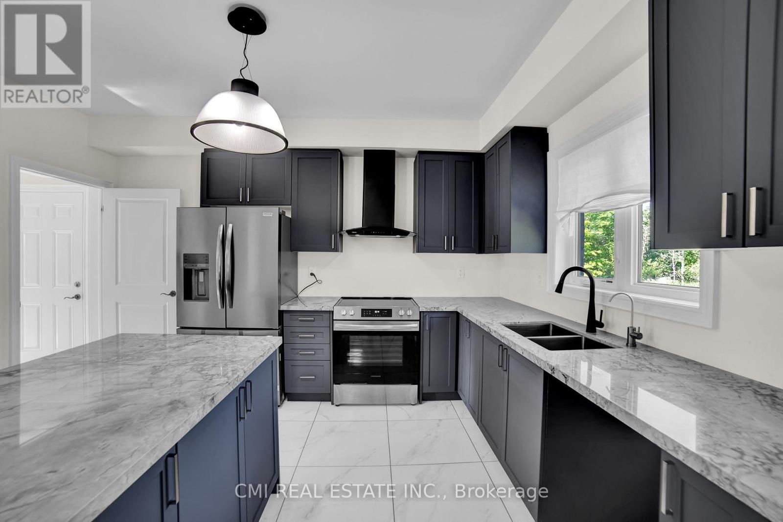 22 Birchwood Lane, Essa, Ontario  L3W 0A8 - Photo 18 - N12434970