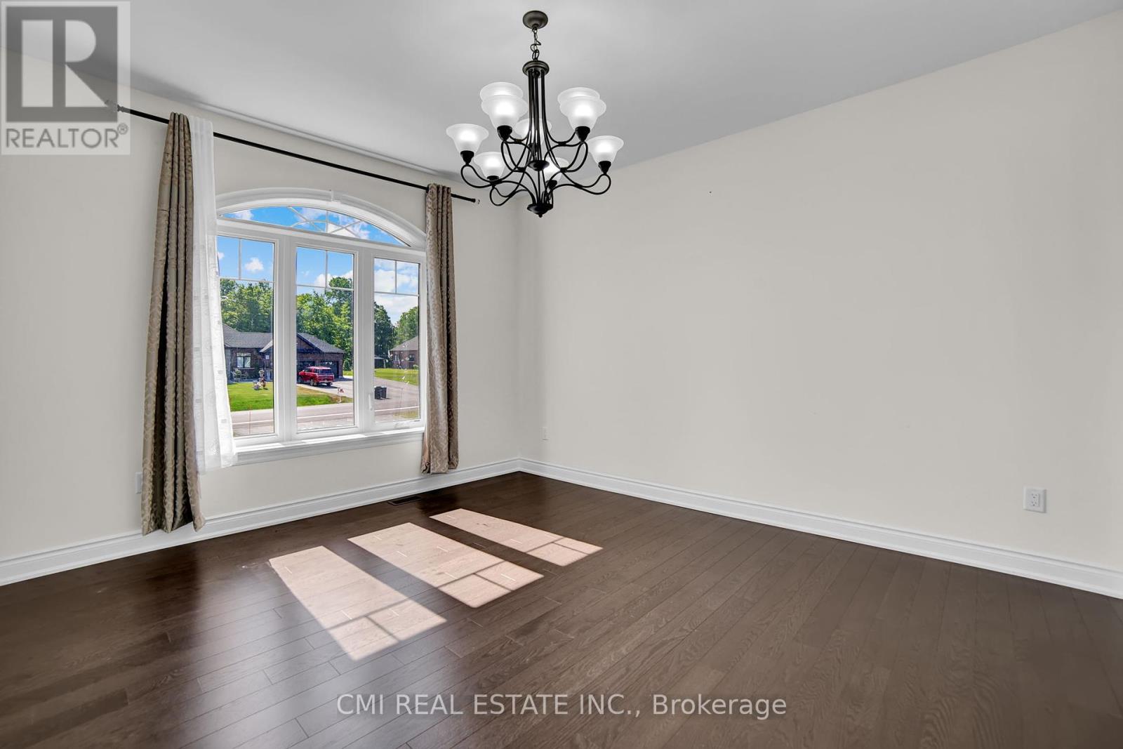 22 Birchwood Lane, Essa, Ontario  L3W 0A8 - Photo 6 - N12434970