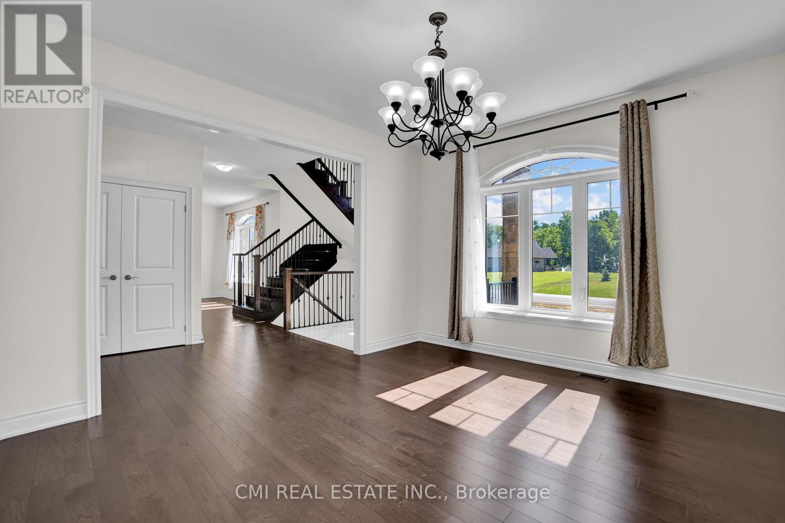 22 Birchwood Lane, Essa, Ontario  L3W 0A8 - Photo 8 - N12434970