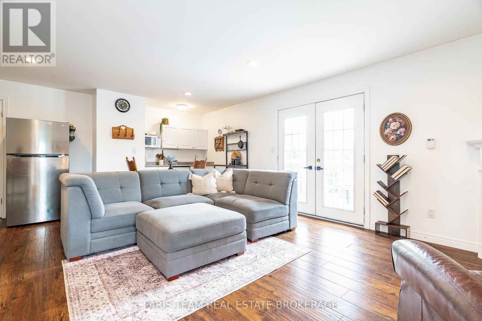 2 Evergreen Lane, Essa, Ontario  L0L 2N0 - Photo 26 - N12434973