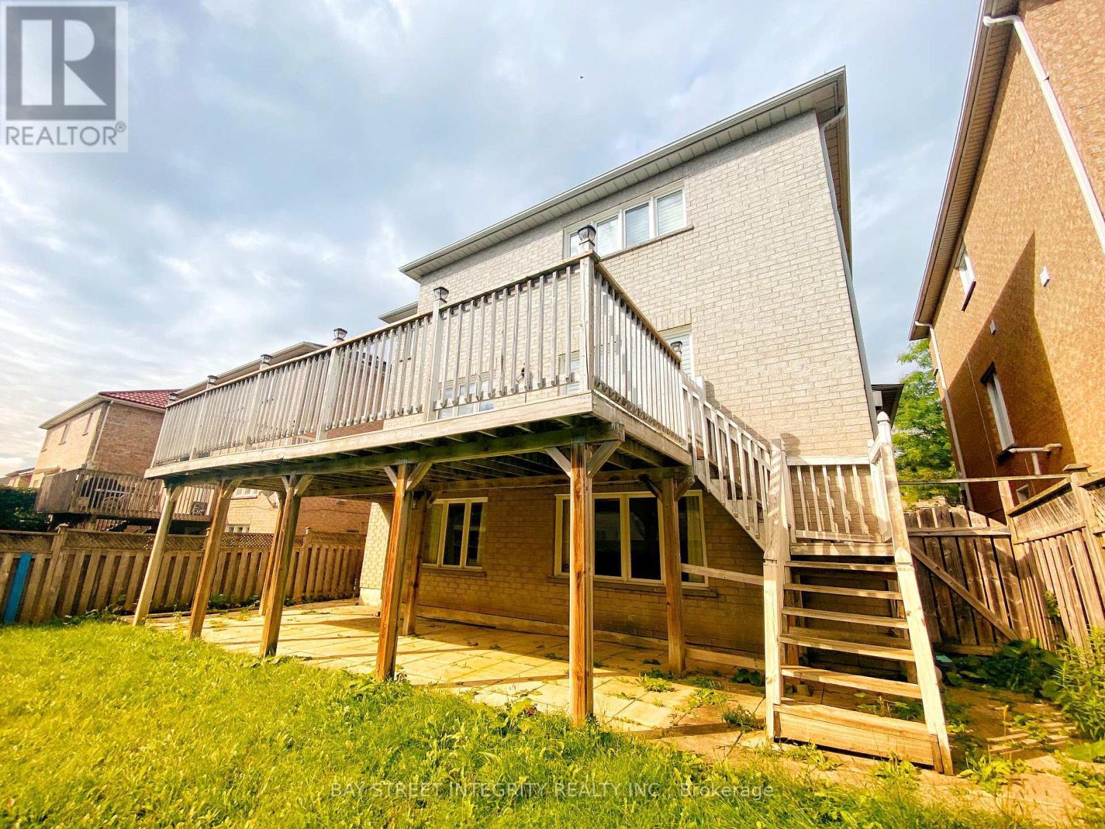 Main 114 Red River Crescent, Newmarket, Ontario  L3X 2R1 - Photo 2 - N12434976
