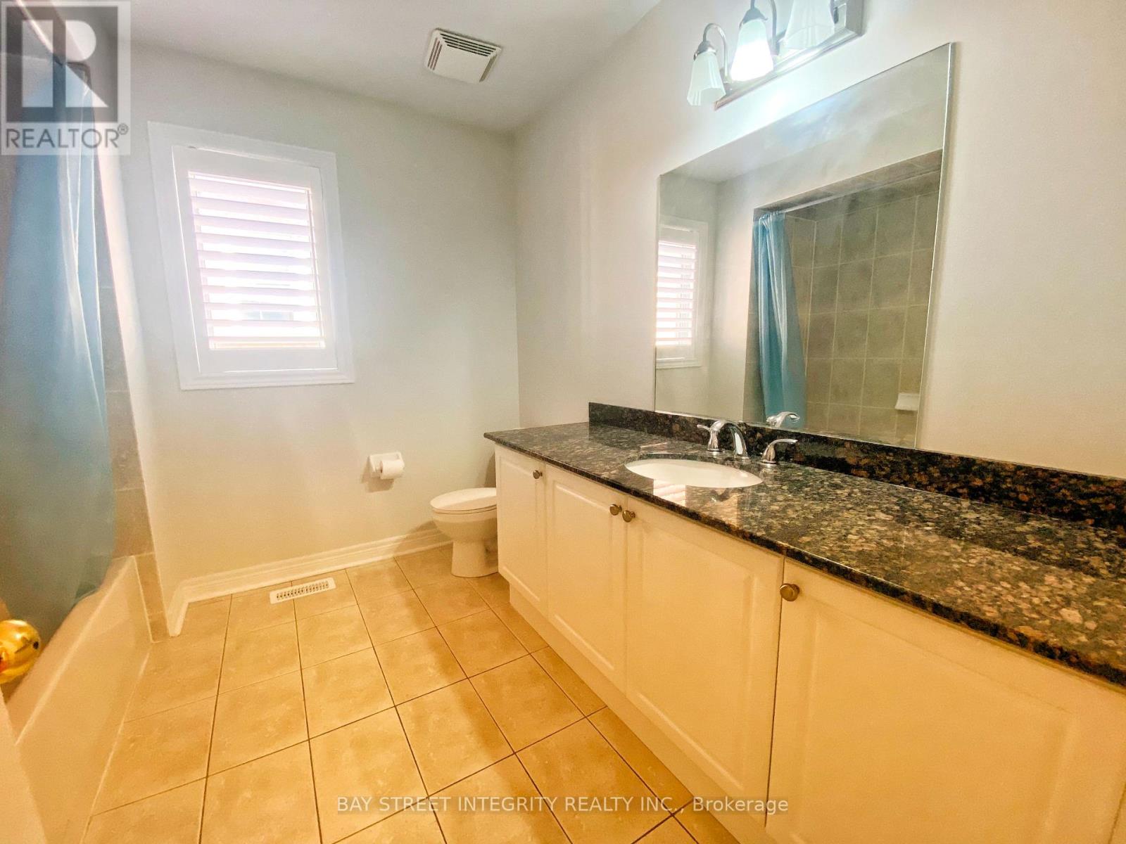 Main 114 Red River Crescent, Newmarket, Ontario  L3X 2R1 - Photo 20 - N12434976