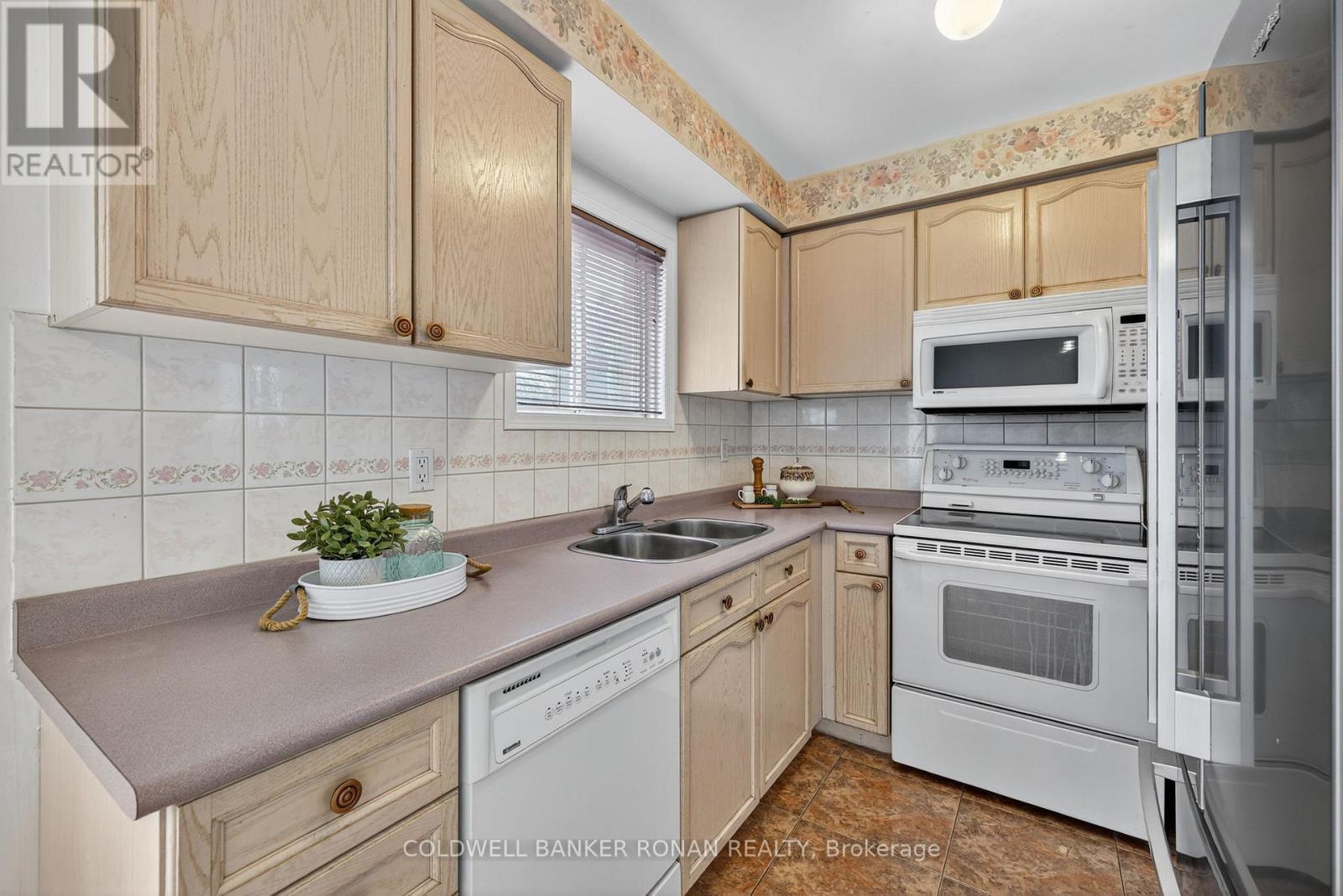 97 Parktree Drive, Vaughan, Ontario  L6A 2N6 - Photo 12 - N12434977