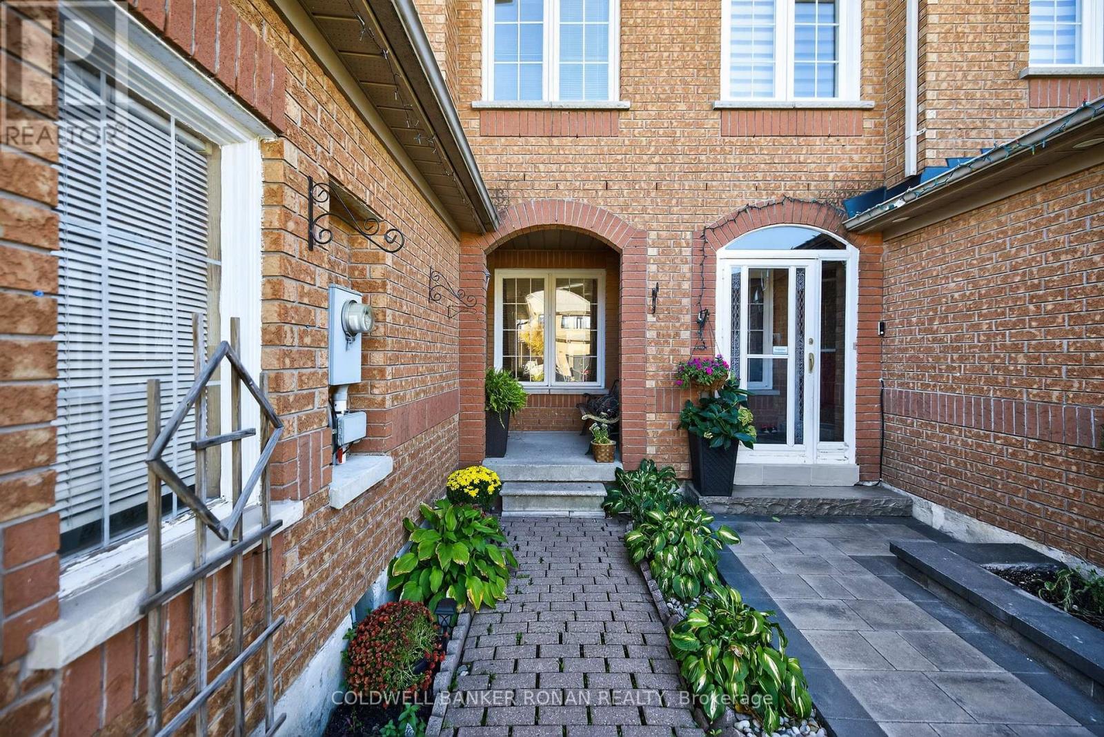 97 Parktree Drive, Vaughan, Ontario  L6A 2N6 - Photo 3 - N12434977