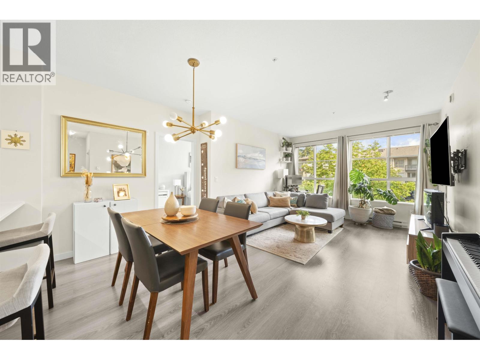 306 1152 Windsor Mews, Coquitlam, British Columbia  V3B 0N1 - Photo 1 - R3051321