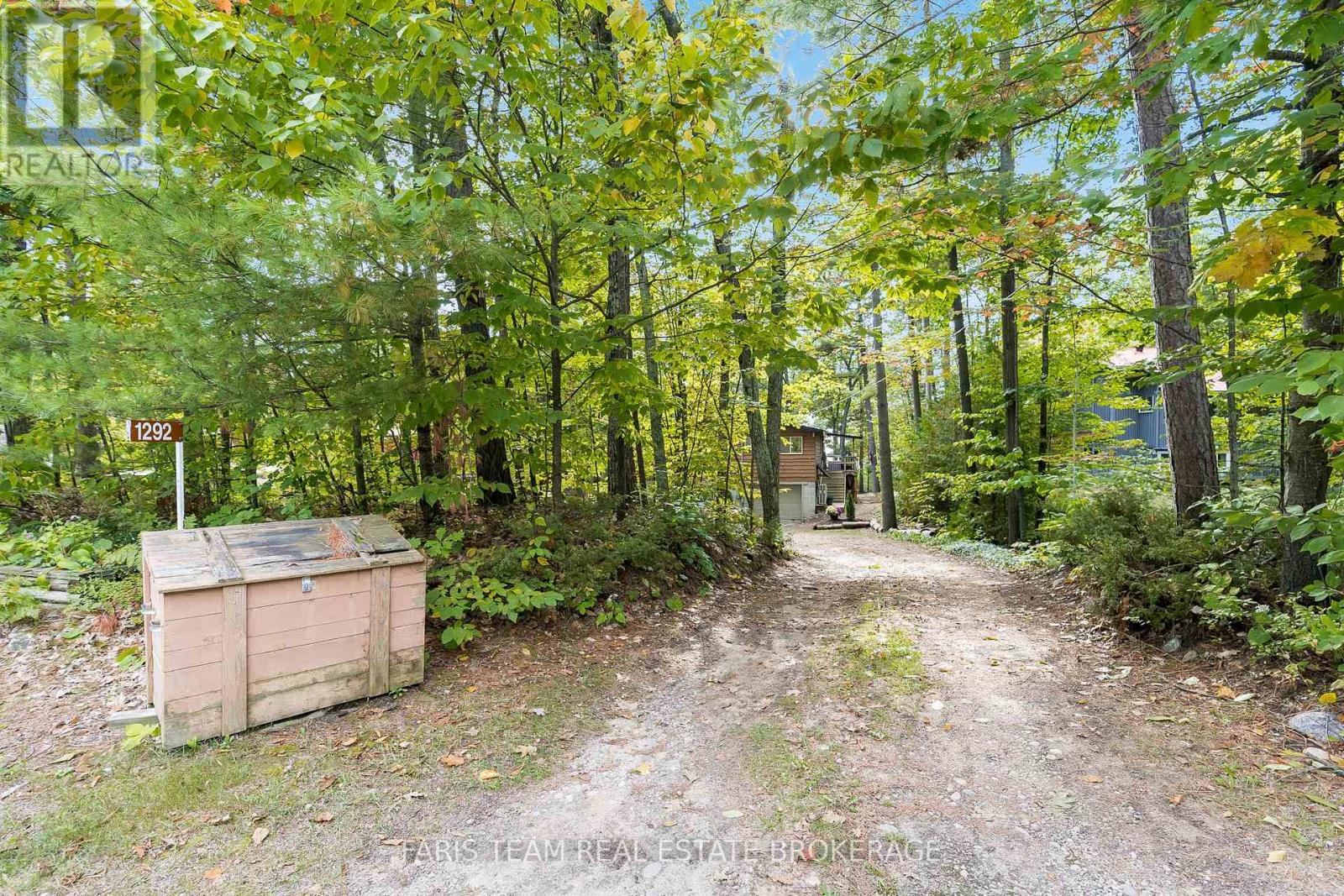 1292 Tiny Beaches Road N, Tiny, Ontario  L9M 0H3 - Photo 4 - S12434947