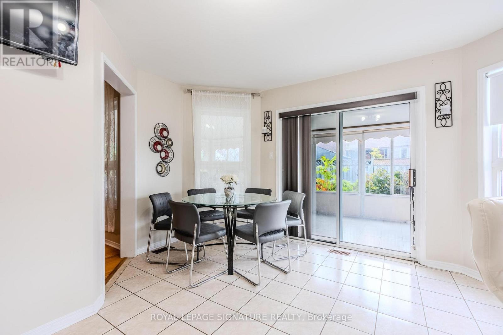 341 Livingstone Street, Barrie, Ontario  L4N 7C5 - Photo 11 - S12434963