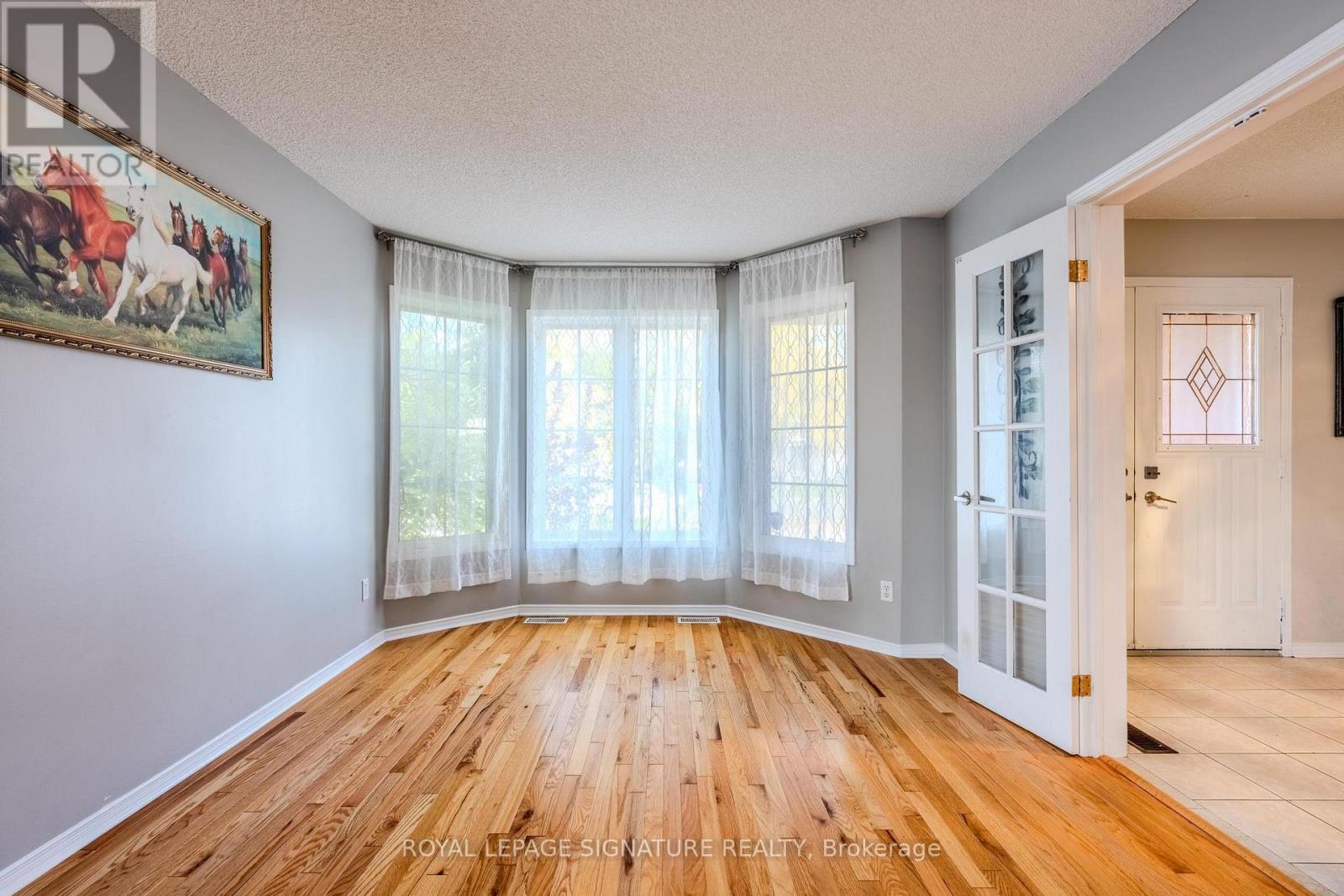 341 Livingstone Street, Barrie, Ontario  L4N 7C5 - Photo 6 - S12434963