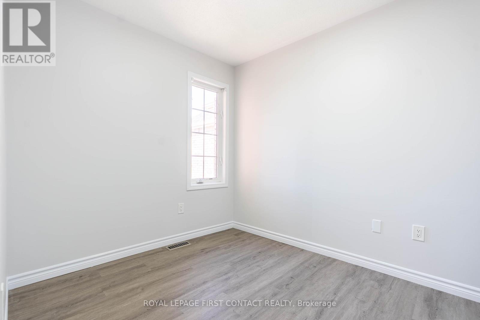 36 Villers Street, Barrie, Ontario  L4N 0X2 - Photo 12 - S12434990