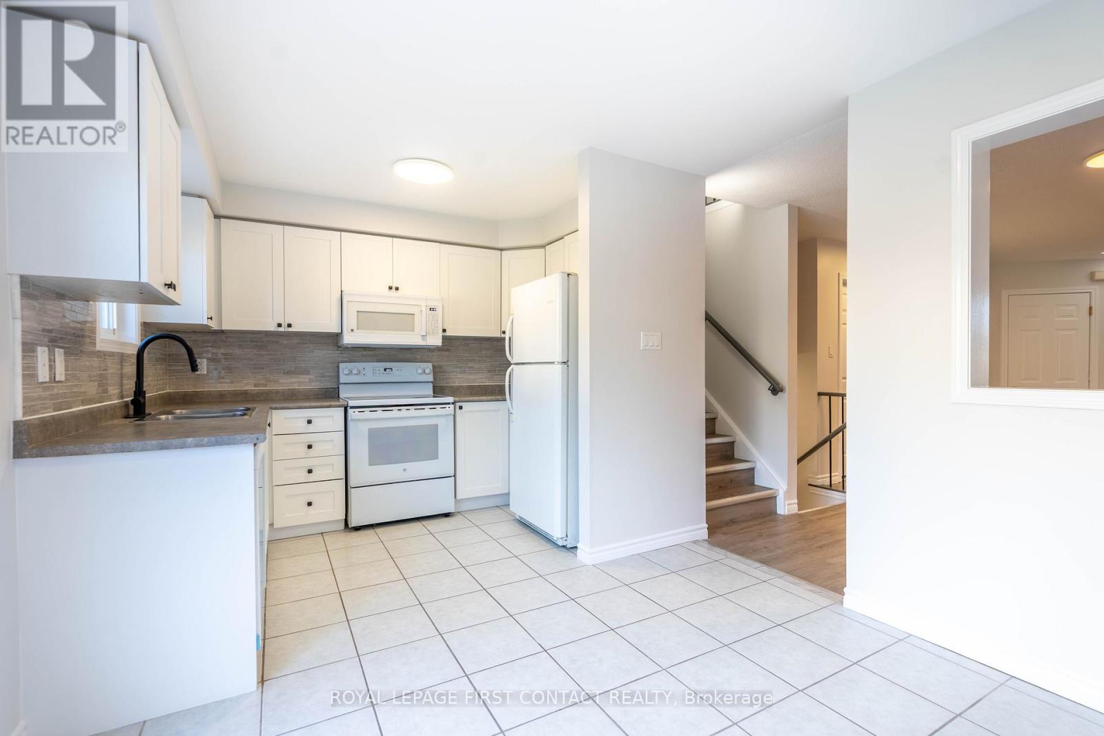36 Villers Street, Barrie, Ontario  L4N 0X2 - Photo 6 - S12434990