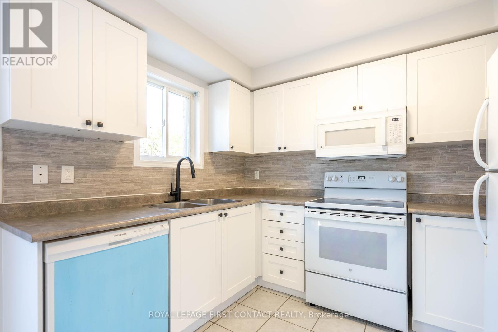 36 Villers Street, Barrie, Ontario  L4N 0X2 - Photo 7 - S12434990