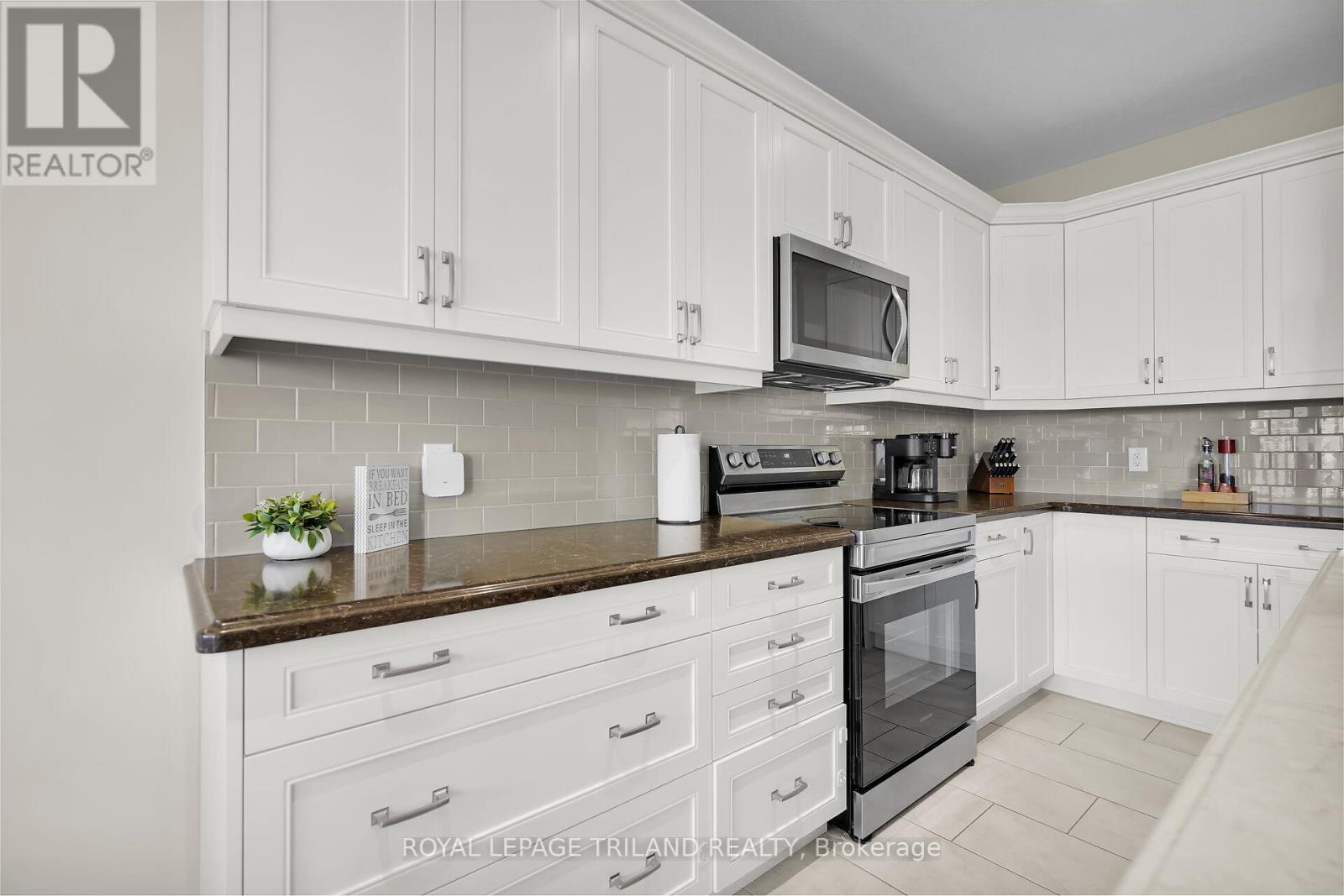 521 Sophia Crescent, London North, Ontario  N6H 5L4 - Photo 14 - X12435035