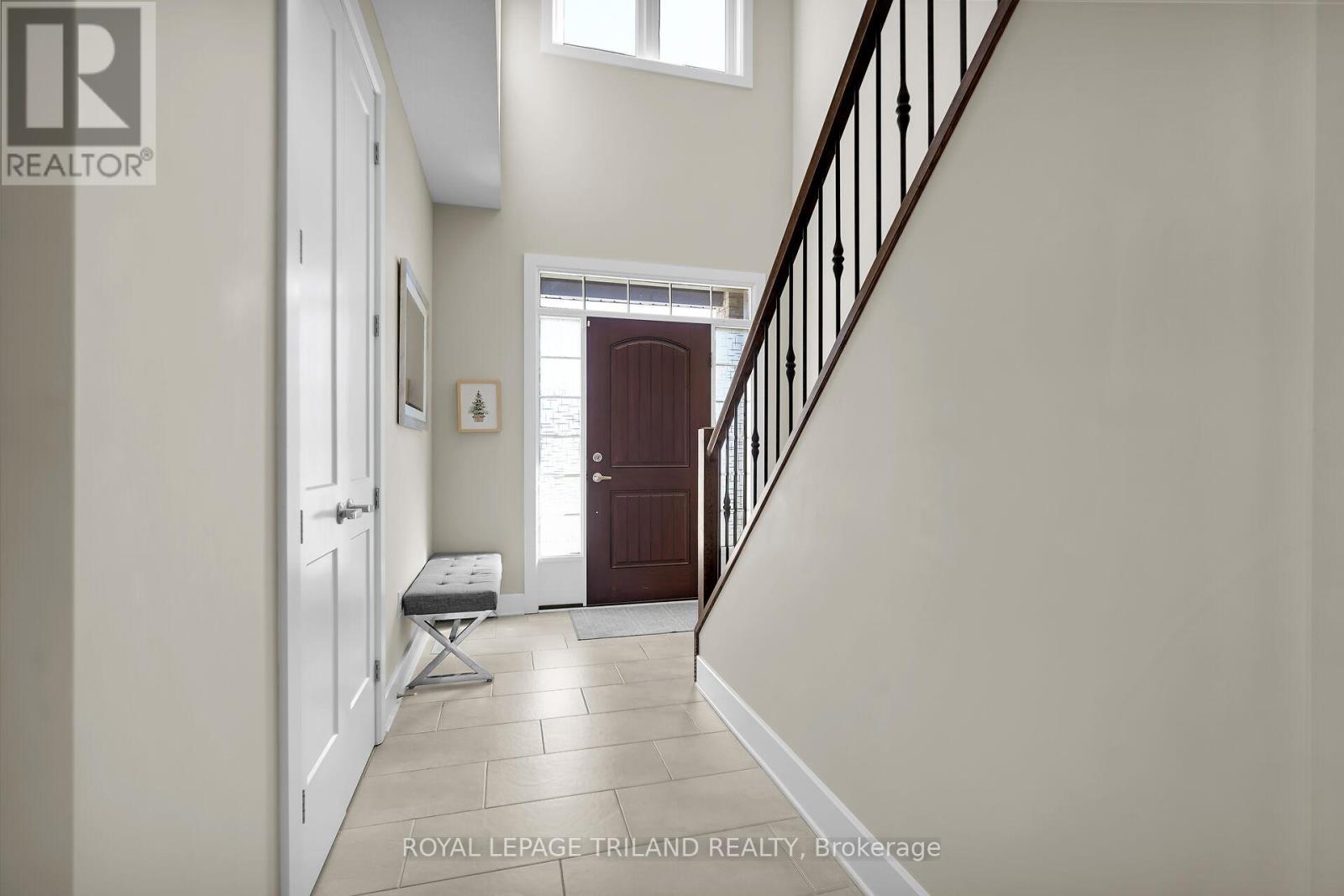 521 Sophia Crescent, London North, Ontario  N6H 5L4 - Photo 4 - X12435035
