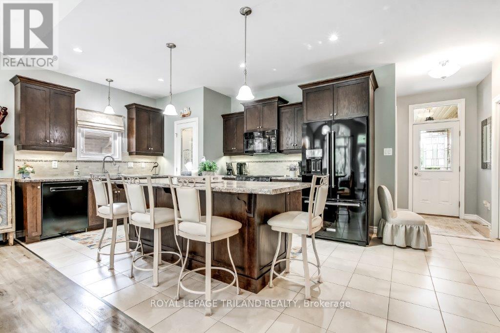 20 Ensley Place, Central Elgin, Ontario  N5L 0A1 - Photo 8 - X12435065
