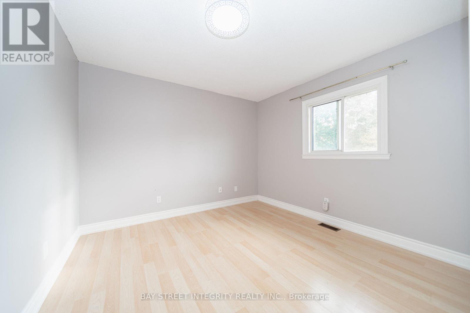 1 Hodgins Avenue, Georgina, Ontario  L4P 3M9 - Photo 33 - N12433883
