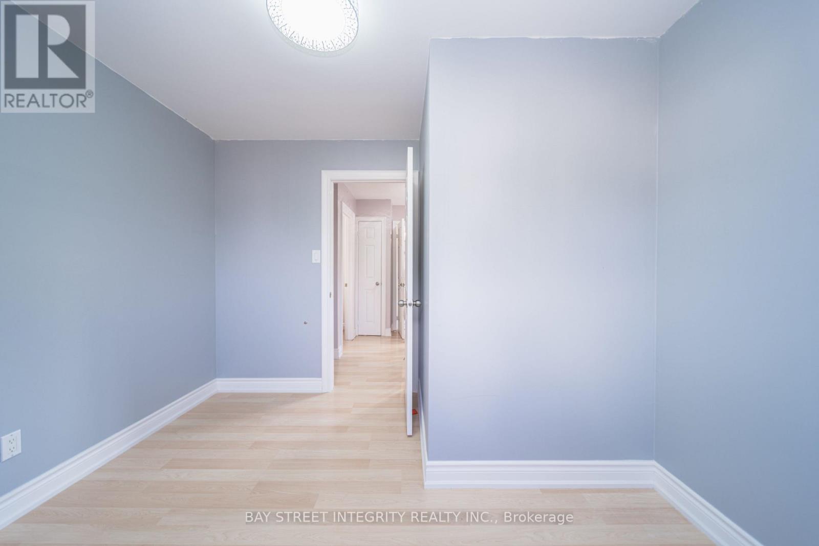 1 Hodgins Avenue, Georgina, Ontario  L4P 3M9 - Photo 25 - N12433883