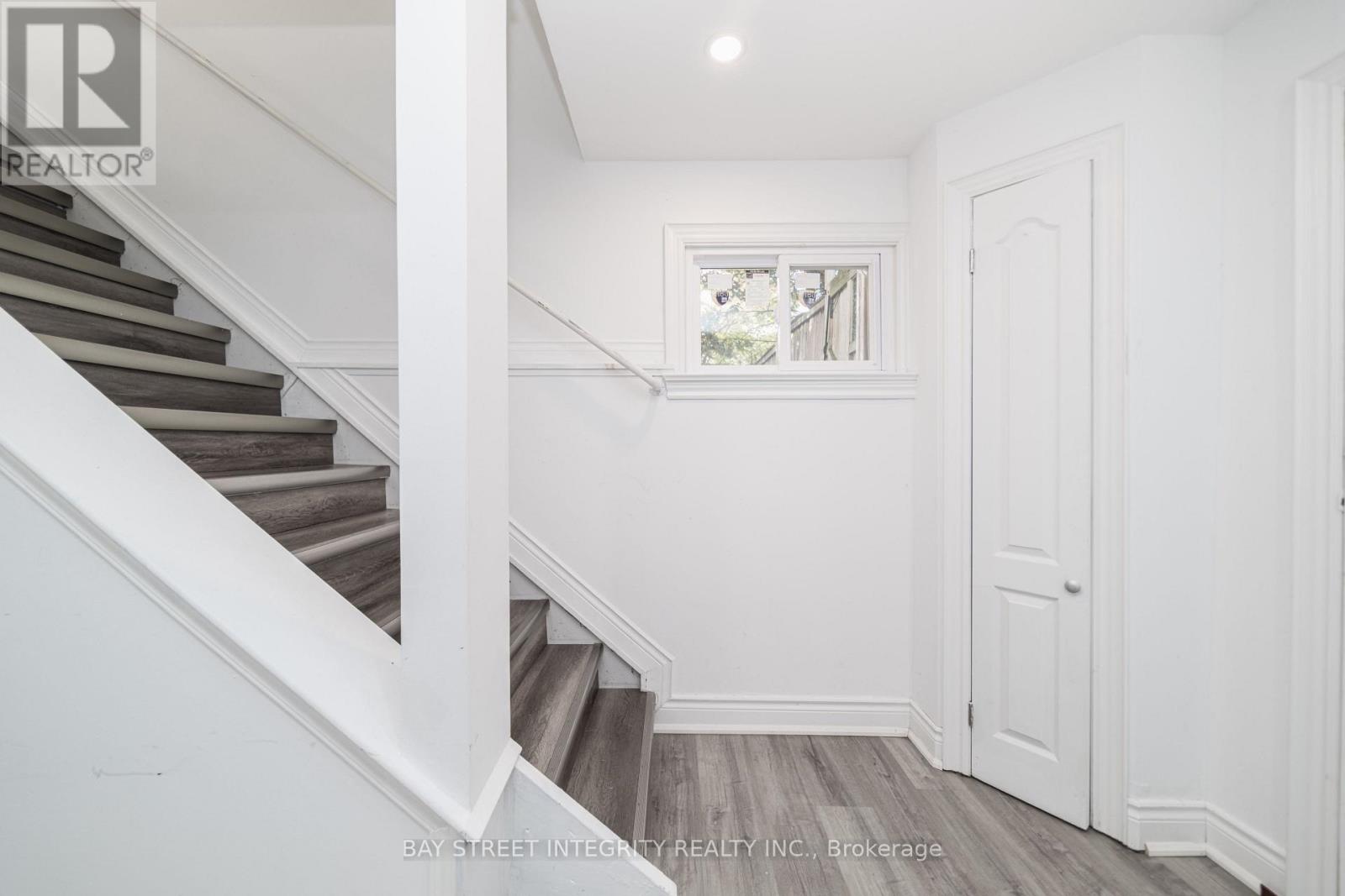 1 Hodgins Avenue, Georgina, Ontario  L4P 3M9 - Photo 43 - N12433883