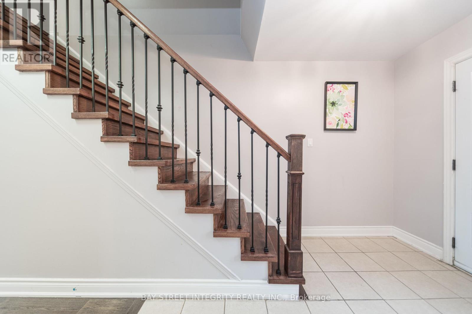 1 Hodgins Avenue, Georgina, Ontario  L4P 3M9 - Photo 8 - N12433883