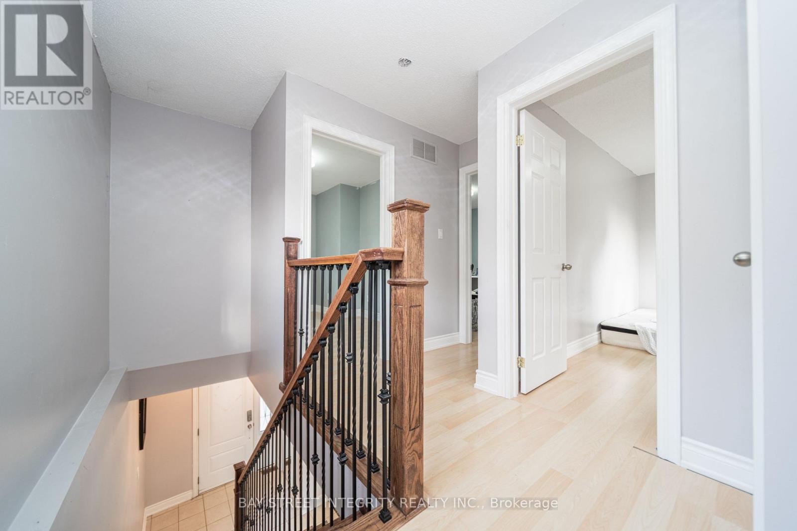 1 Hodgins Avenue, Georgina, Ontario  L4P 3M9 - Photo 26 - N12433883