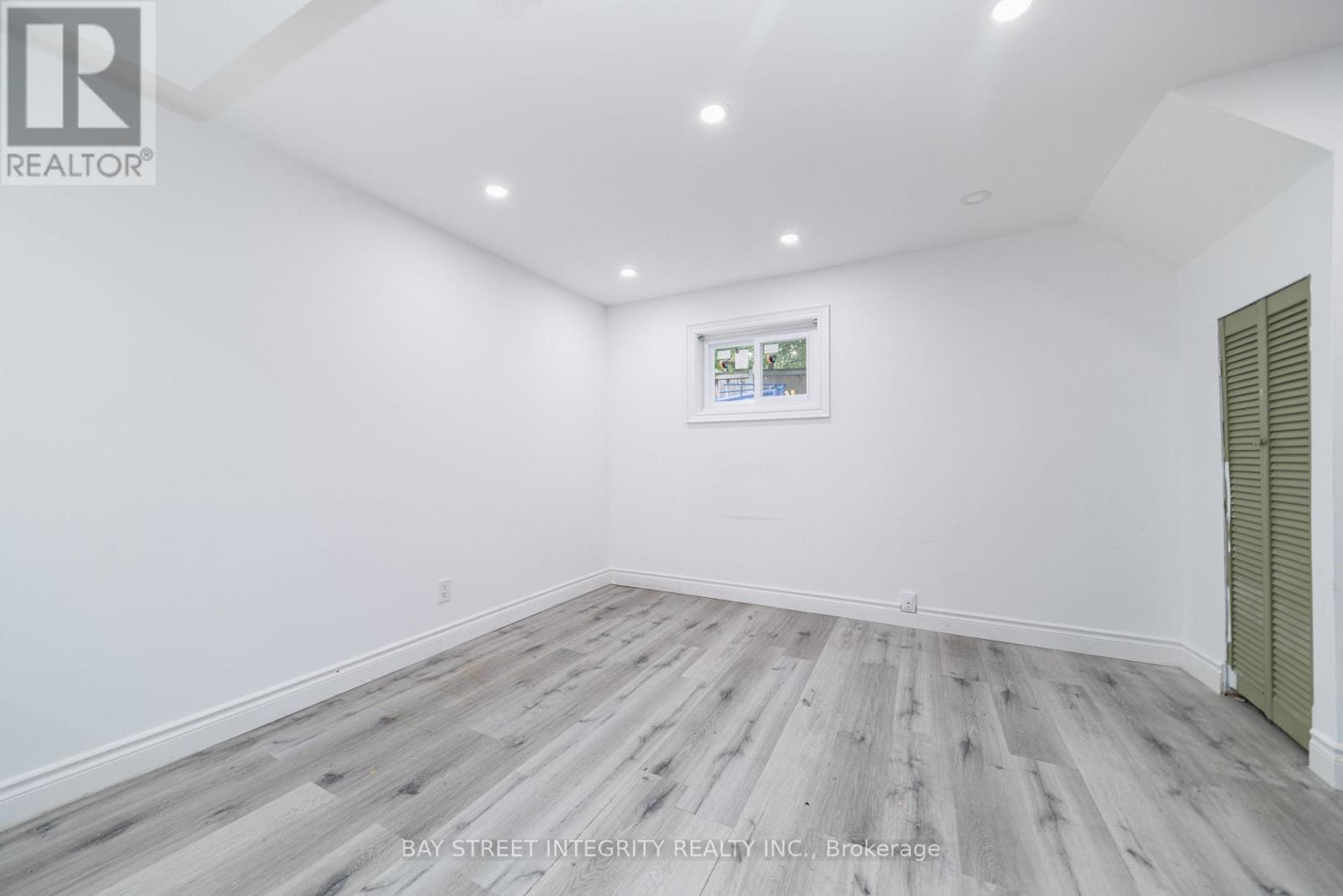 1 Hodgins Avenue, Georgina, Ontario  L4P 3M9 - Photo 38 - N12433883