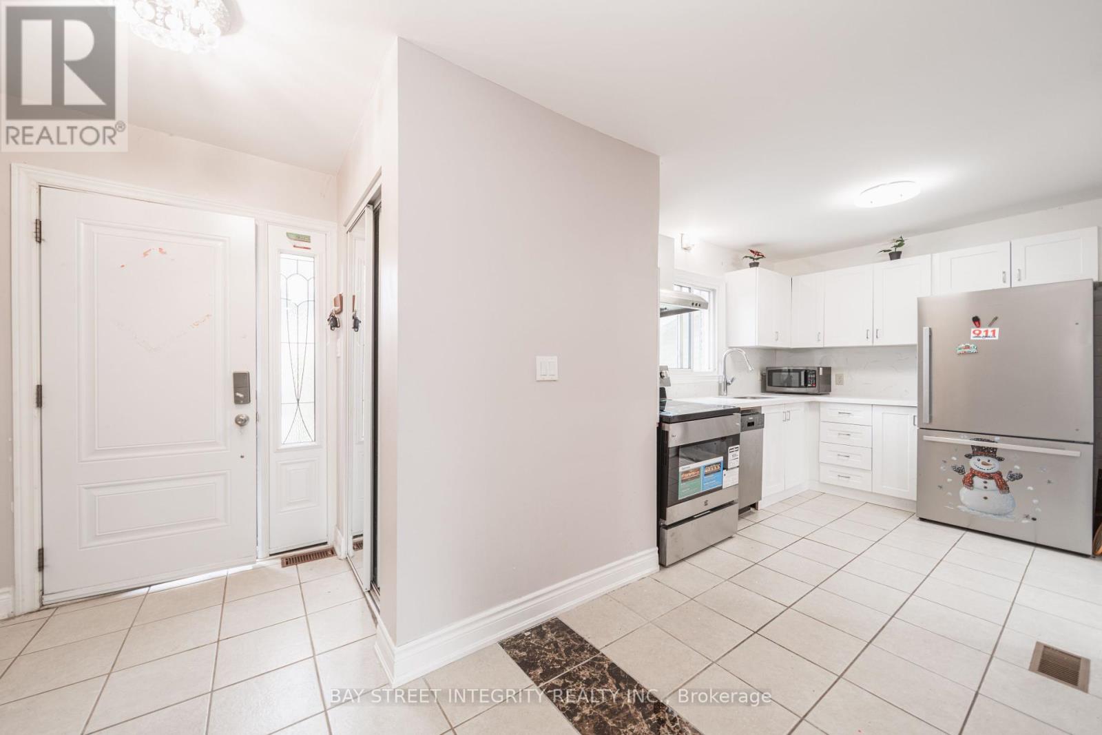 1 Hodgins Avenue, Georgina, Ontario  L4P 3M9 - Photo 12 - N12433883