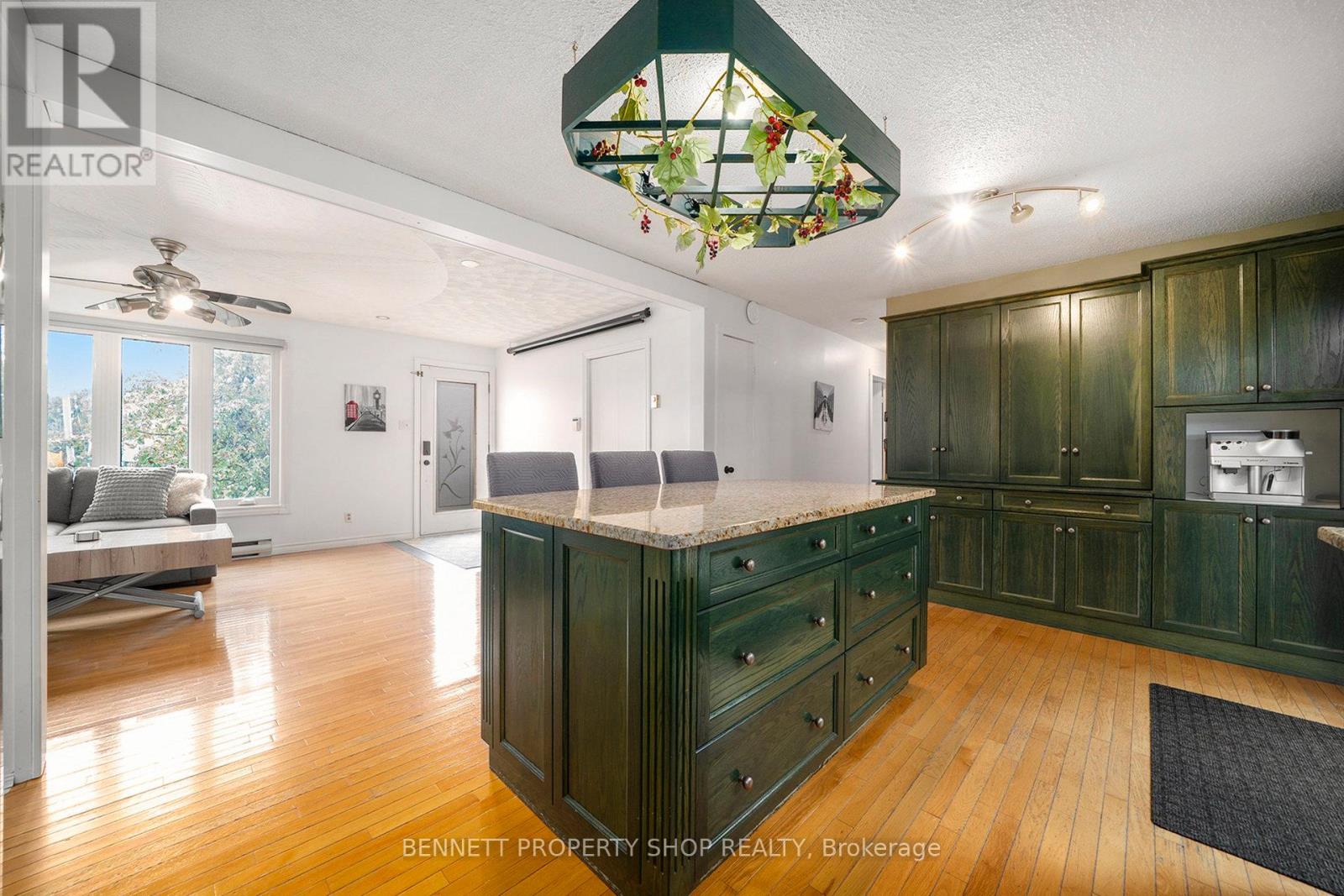 15 Maisonneuve Street, Clarence-Rockland, Ontario  K0A 1E0 - Photo 10 - X12435018