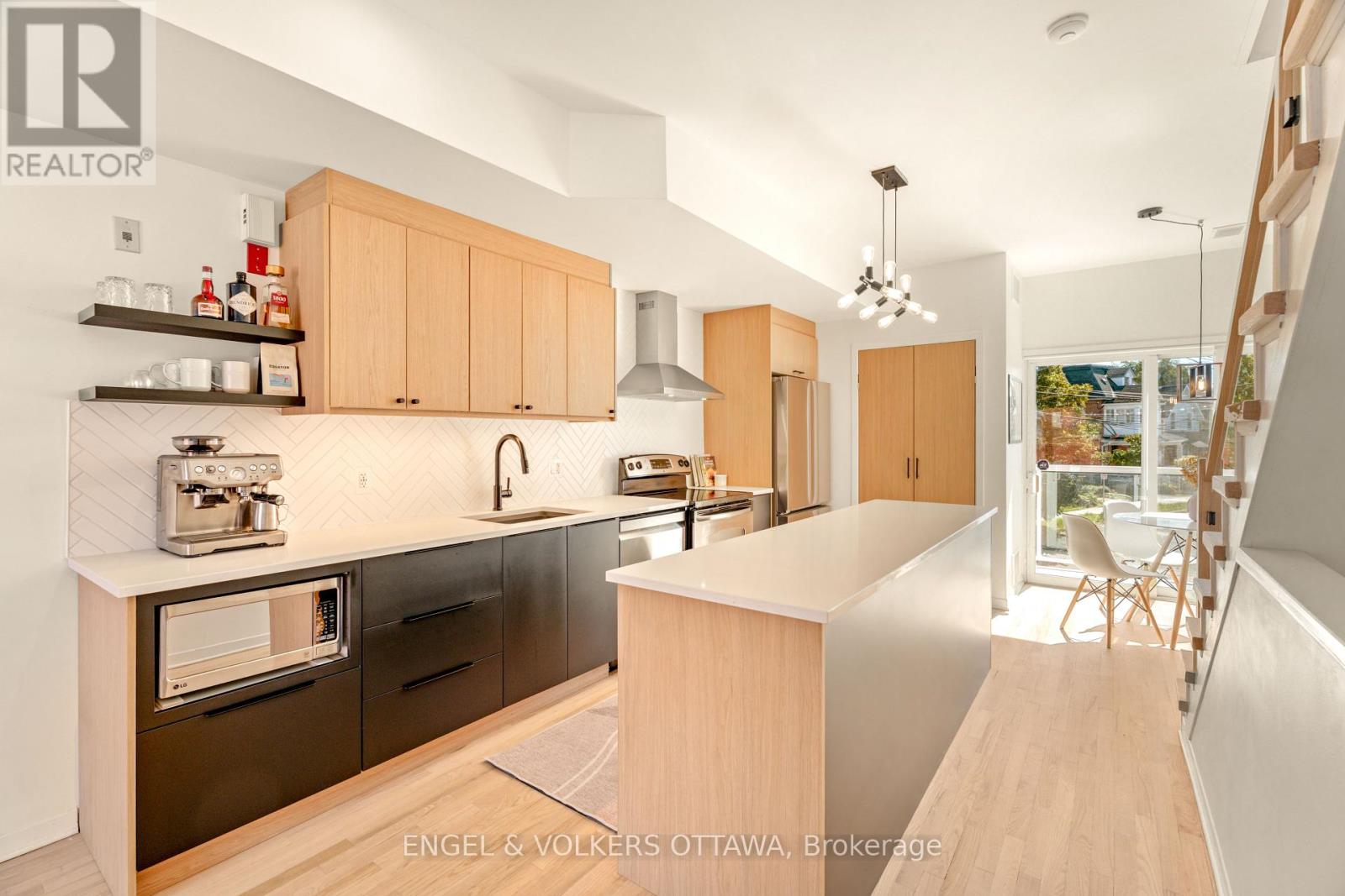2 - 4 Sherbrooke Avenue, Ottawa, Ontario  K1Y 1R7 - Photo 3 - X12435099