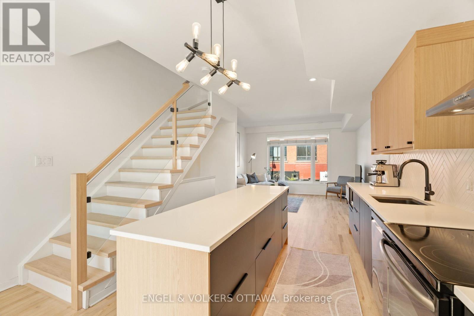 2 - 4 Sherbrooke Avenue, Ottawa, Ontario  K1Y 1R7 - Photo 7 - X12435099