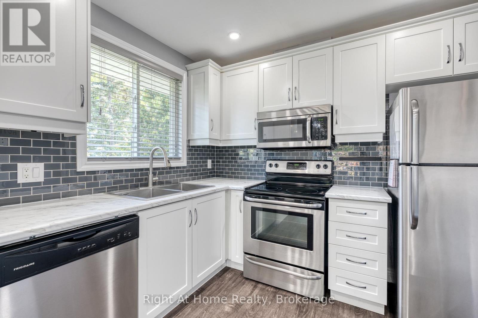 289 1/2 Pelham Road, St. Catharines, Ontario  L2S 3B1 - Photo 10 - X12435091