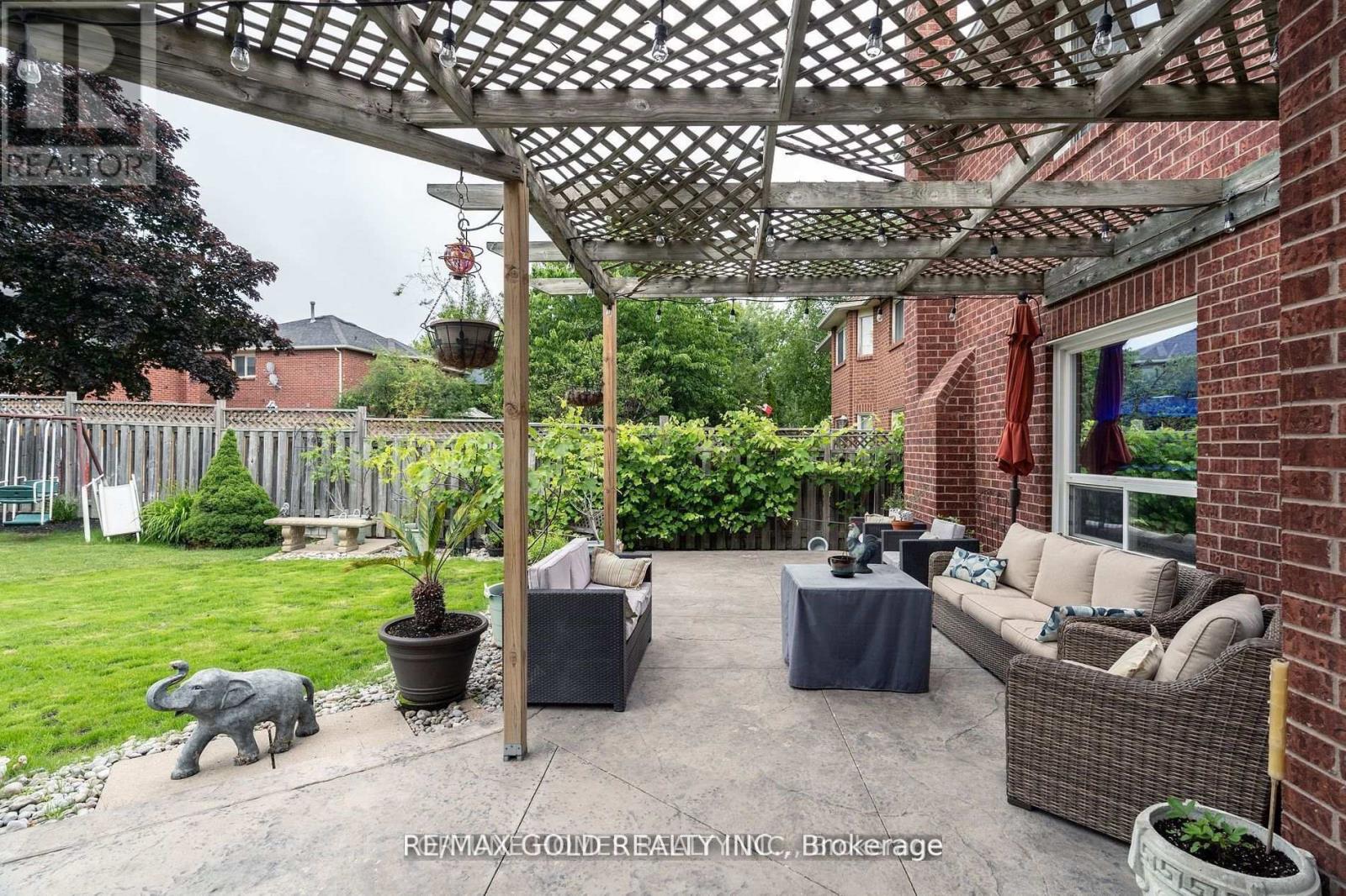 14 Shadywood Road, Brampton, Ontario  L6Z 4M6 - Photo 18 - W12434965