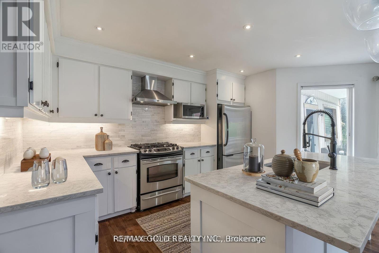 14 Shadywood Road, Brampton, Ontario  L6Z 4M6 - Photo 9 - W12434965