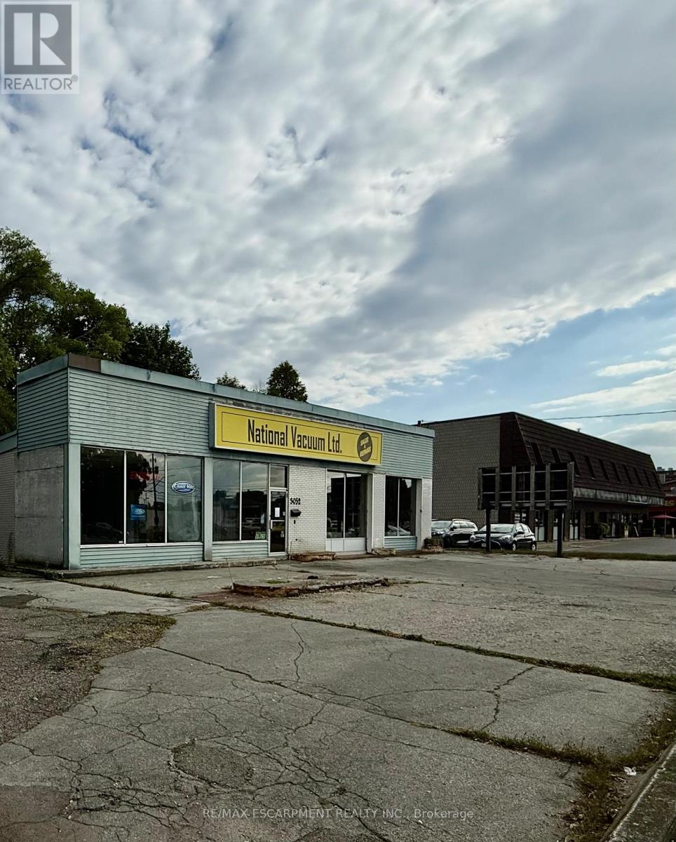 3052 New Street, Burlington, Ontario  L7N 1M5 - Photo 2 - W12434986