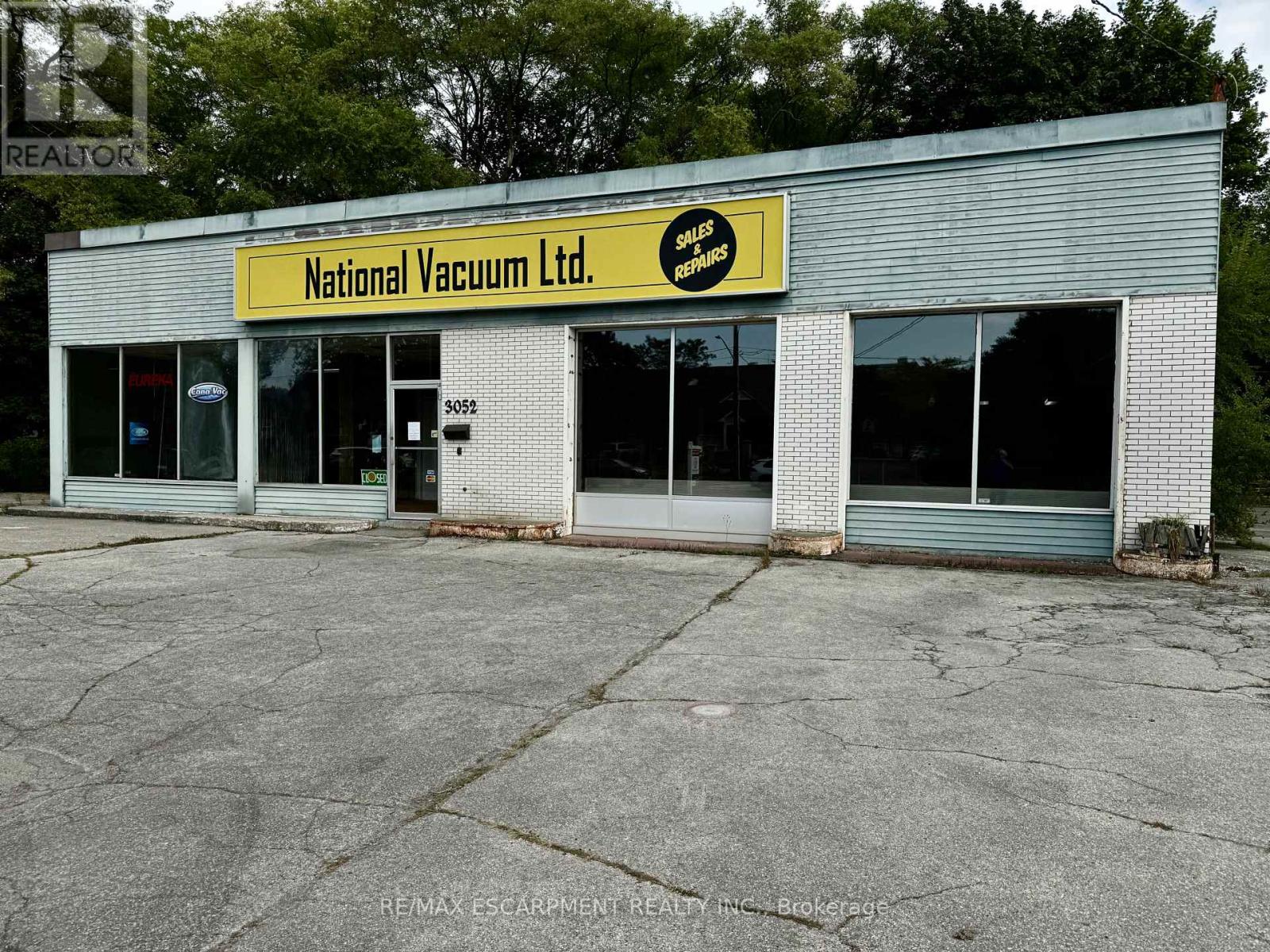 3052 New Street, Burlington, Ontario  L7N 1M5 - Photo 3 - W12434986