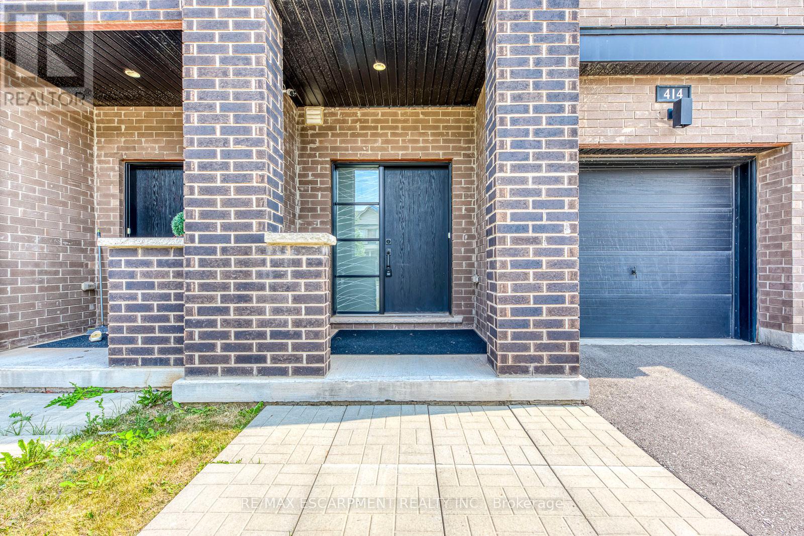 414 Wheat Boom Drive, Oakville, Ontario  L6H 0R4 - Photo 2 - W12435001