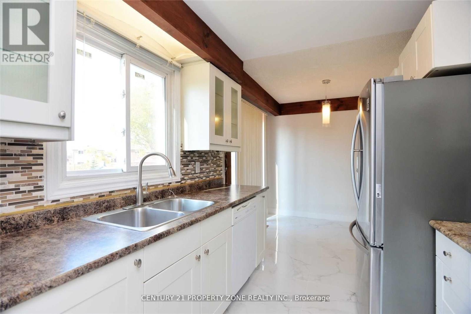 41 Crosswood Lane, Brampton, Ontario  L6V 3M1 - Photo 5 - W12435003